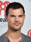 Taylor+Lautner+2015+iHeartRadio+Music+Festival+YRp5IG0b97nl.jpg