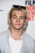 Hot-Ross-Lynch-Pictures.jpg