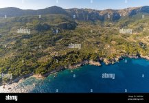 vista-aerea-cala-de-deia-mallorca-islas-baleares-espana-2h63k6k.jpg