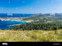 cala-agulla-y-la-hermosa-costa-de-la-cala-ratjada-de-mallorca-espana-p0mryb[1].jpg