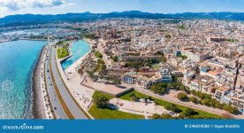 vue-aérienne-de-l-autoroute-près-palma-mallorca-et-la-plage-en-espagne-route-va-dans-capitale-...jpg