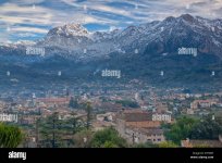 sller-town-and-church-puig-major-tramuntana-mountains-after-a-winter-DTH38Y[1].jpg