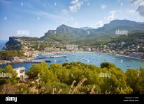 panoramic-view-of-port-de-soller-mallorca-T11KB3[1].jpg