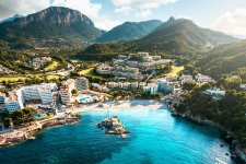 Camp-de-Mar-paa-Mallorca-den-native-beachclub-Din-Mallorca-Guide-af-Rejstilmallorca.dk_-1[1].jpg