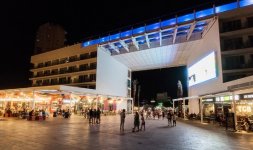 momentum-plaza-shopping[1].jpg