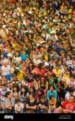 crowd-watching-performance-at-dinagyang-festival-city-of-iloilo-philippines-CR99EK.jpg