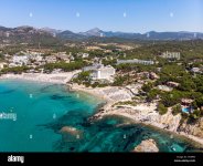 espana-mallorca-costa-de-la-calma-vista-aerea-sobre-peguera-con-hoteles-y-playas-tx4pb0[1].jpg